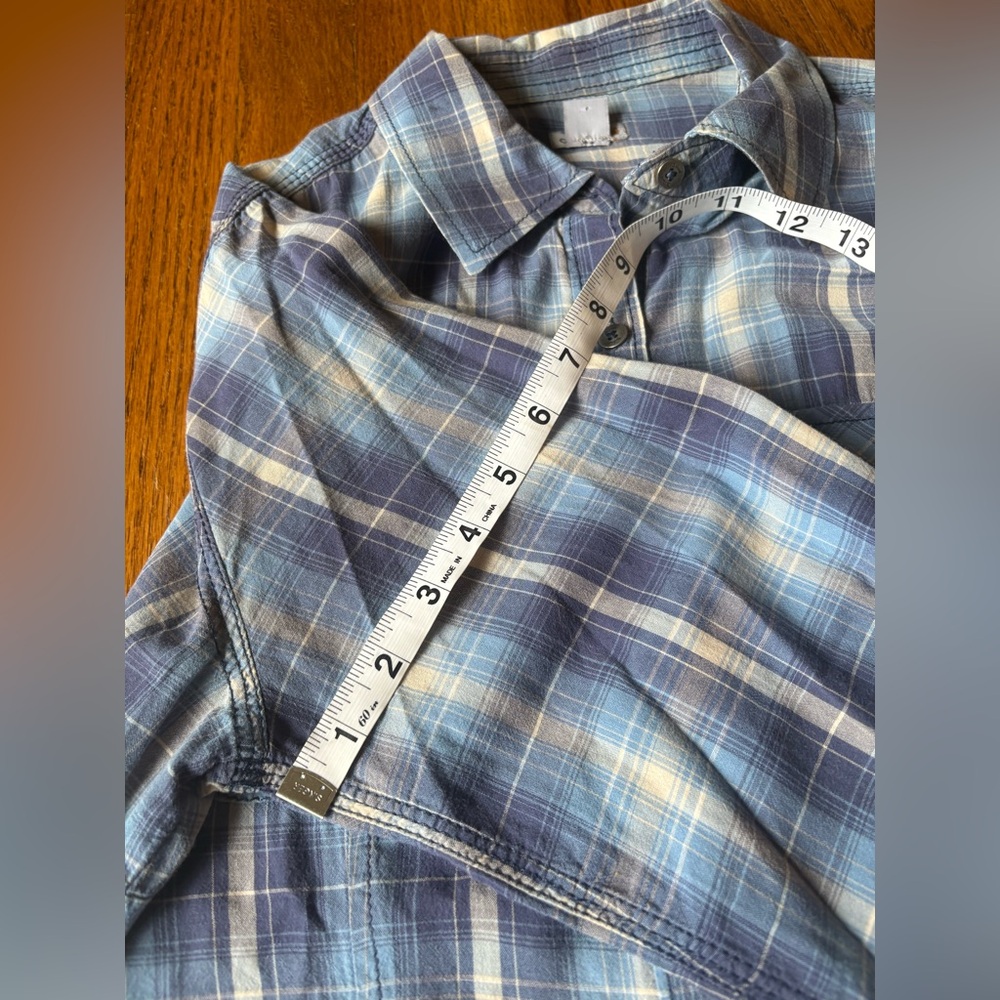 Carhartt Blue and White Plaid Women’s Shirt - Picture 10 of 10